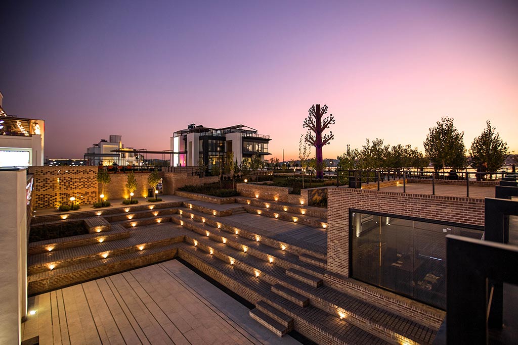 Outdoor Shopping & Eating at Bam Land