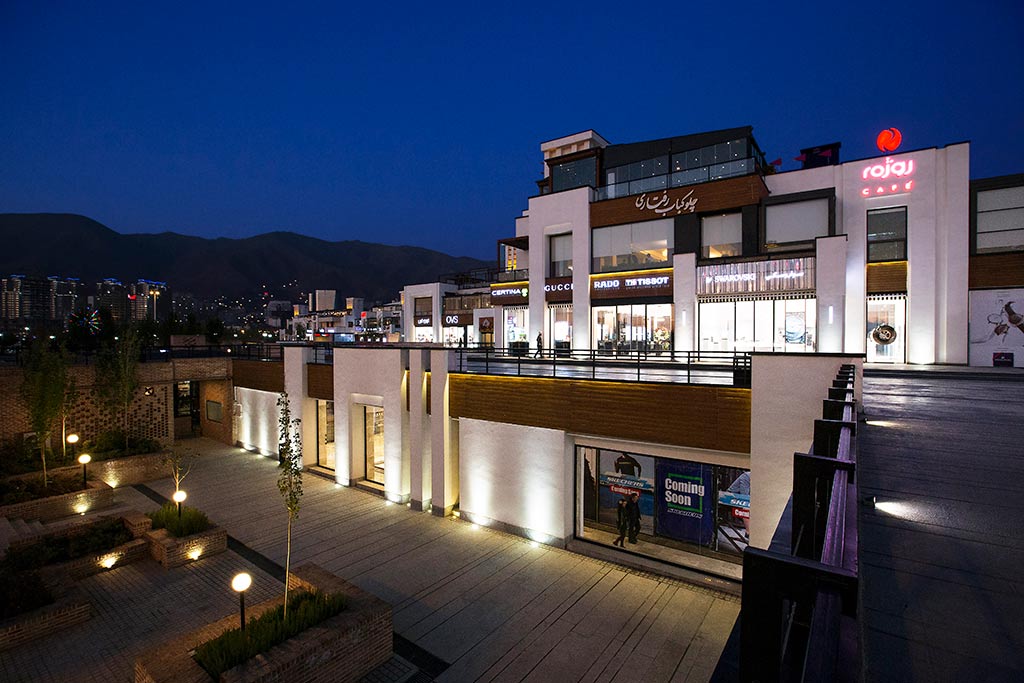 Outdoor Shopping & Eating at Bam Land