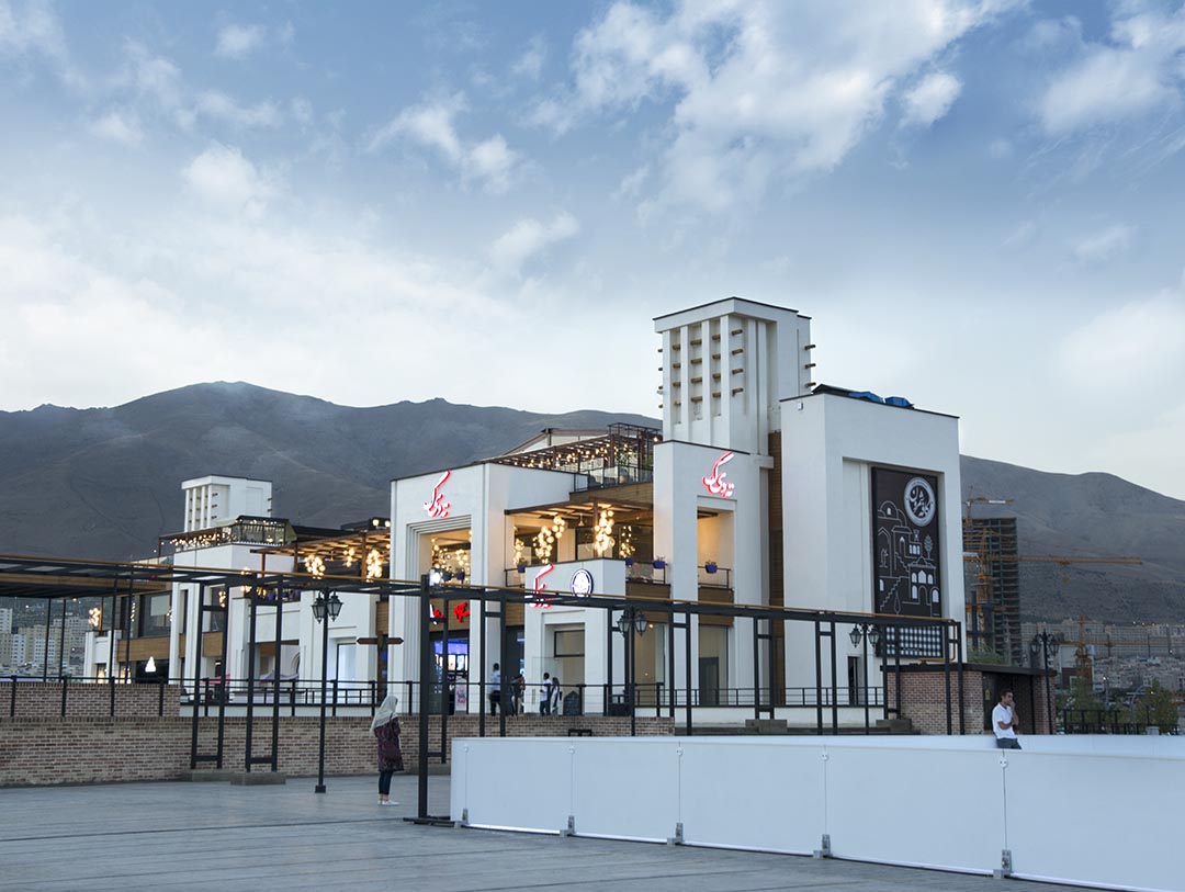 Outdoor Shopping & Eating at Bam Land