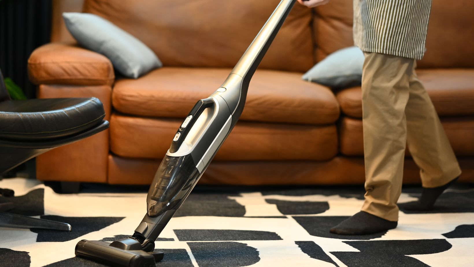 Dyson Vs Shark Stick Vacuum Which One Cleans Better? Living Pristine