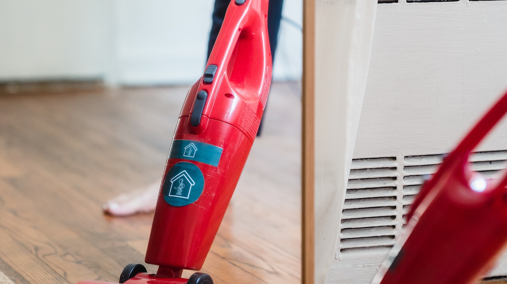 The Ultimate Vacuum Comparison Is a Dyson Better Than a Shark Living