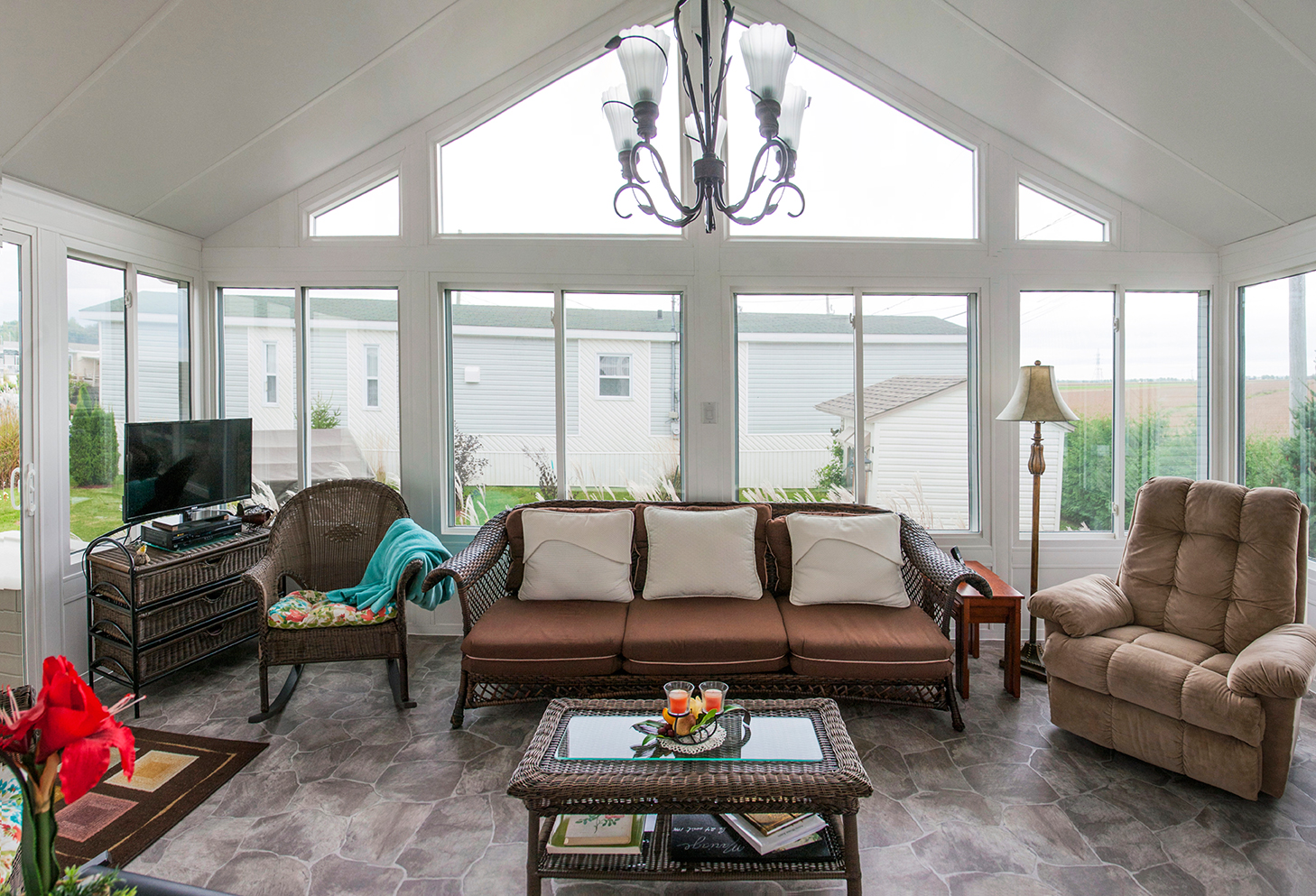Using VinylFiberglass Composite VS. Aluminum for Sunroom Installation