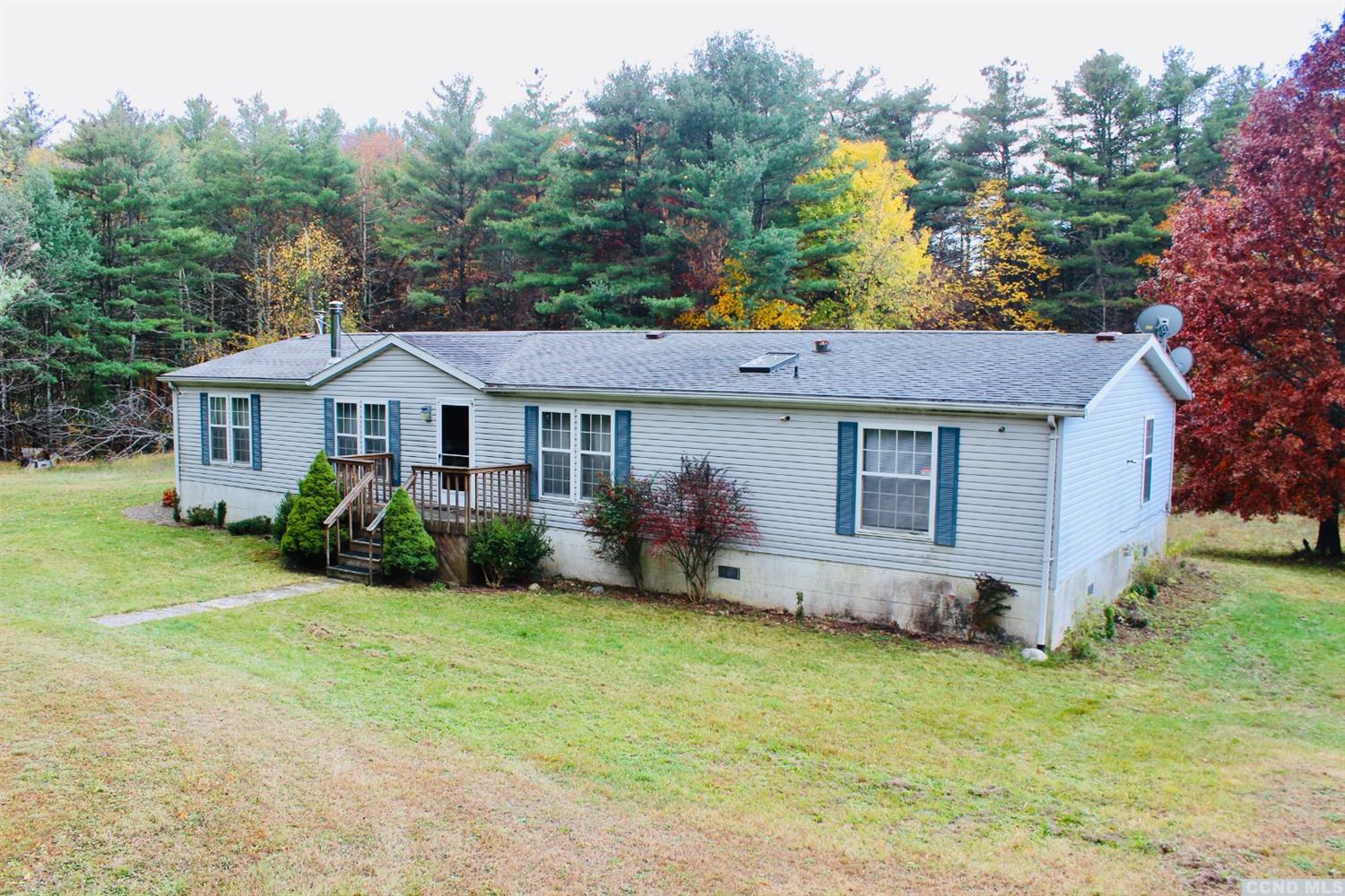 83 Middlefield Road Living Structures Hal Zucker Realty Inc.