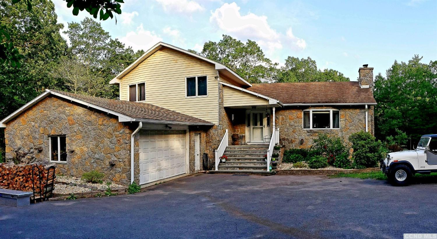 271 Blackhead Mountain Road Living Structures Hal Zucker Realty Inc.