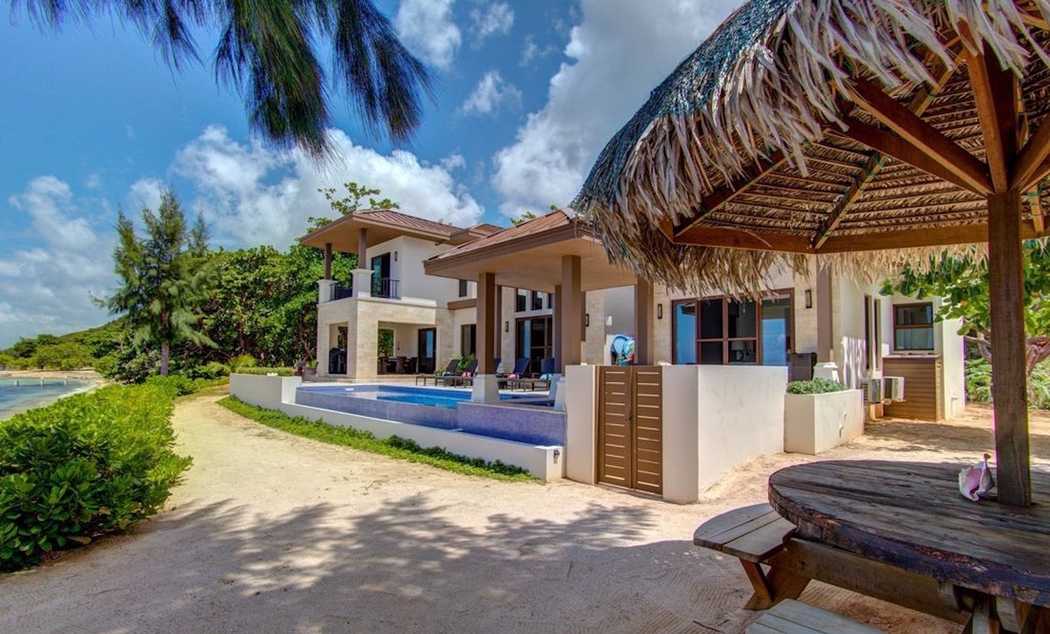 The Villa Living Waters Camp Bay Beach, Eco Luxury Lodge in Roatan