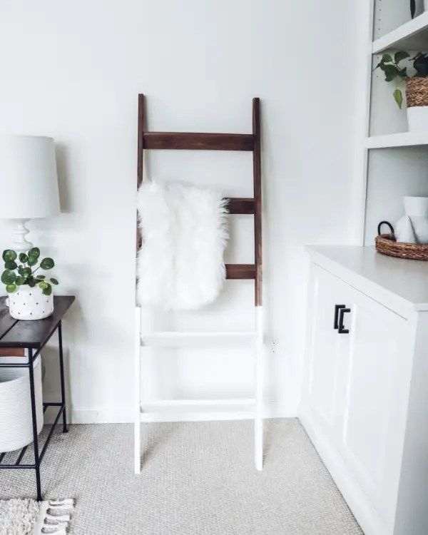 10 Ways to Decorate with a Sheepskin Rug; Sheepskin Rug Ideas