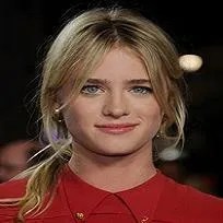 Mackenzie Davis - Movies, Biography, News, Age & Photos | BookMyShow