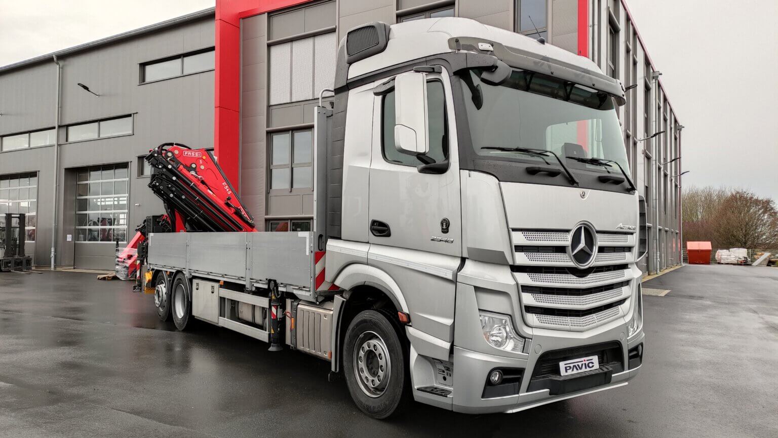 Containerpritschen für Ihr Unternehmen LKW Pavic Holztransporter