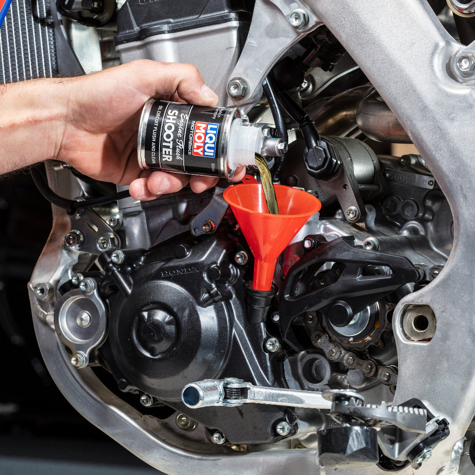 LIQUI MOLY One Shot Solution Pack for Motorbikes One shot solution to clean, maintain and