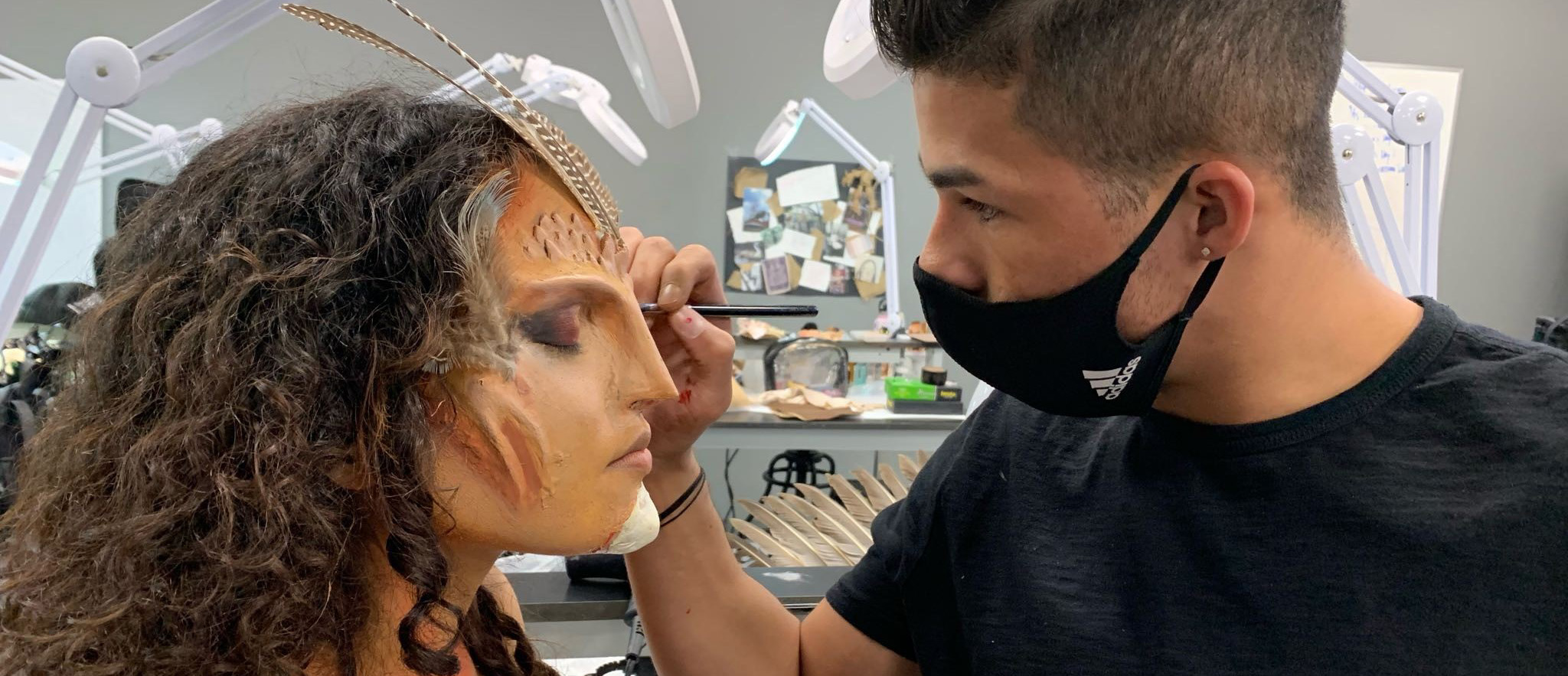 What is a commercial makeup artist? L Makeup Institute