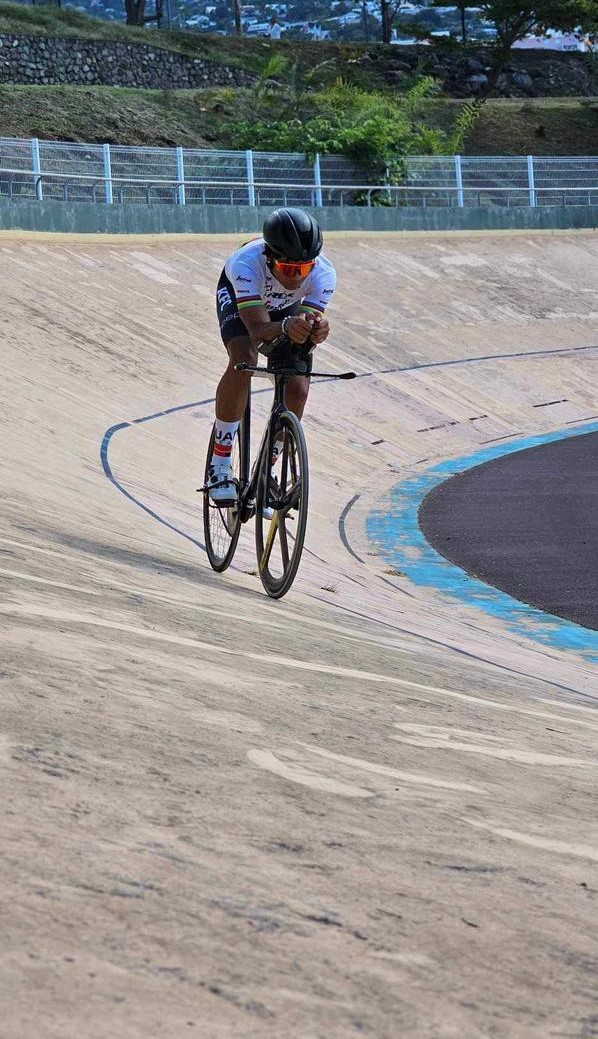 Cyclisme à la Réunion le jeune Samuel Dupuy s’essaie à la piste Le Mauricien