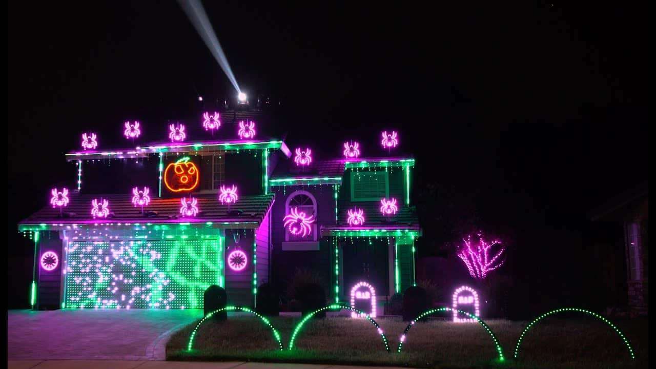 VIDEO METALLICA's 'Enter Sandman' Gets The Halloween Light Display