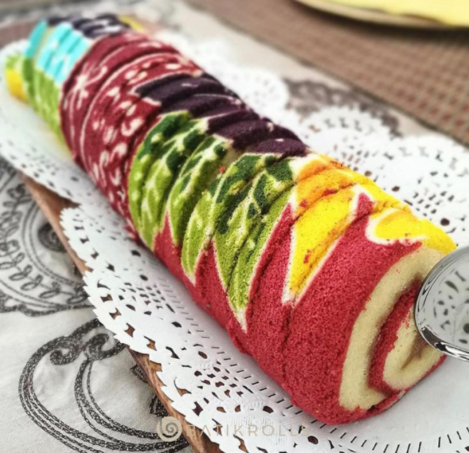 Bukan Kain Atau Tuala Tetapi Ini Adalah Kek Swiss Roll Corak Batik