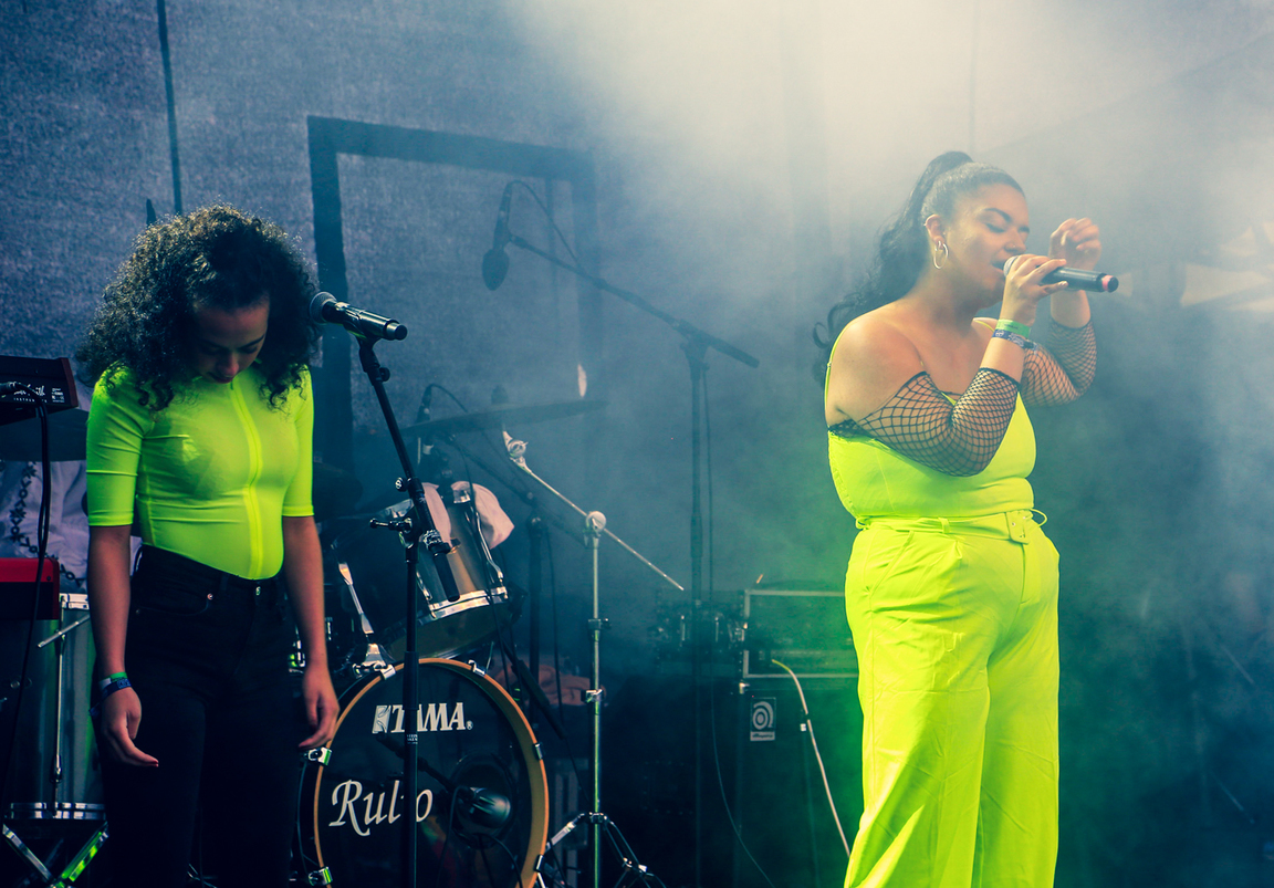 Jasmin filled the venue with a lively spirit and a mix of wellknown