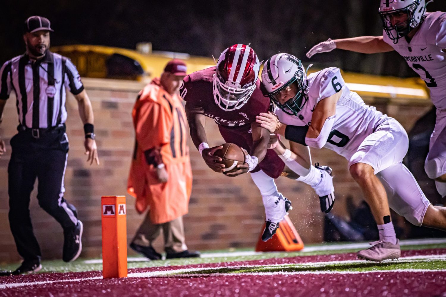 Muskegon surges to 4014 victory over Coopersville, earns Division 3