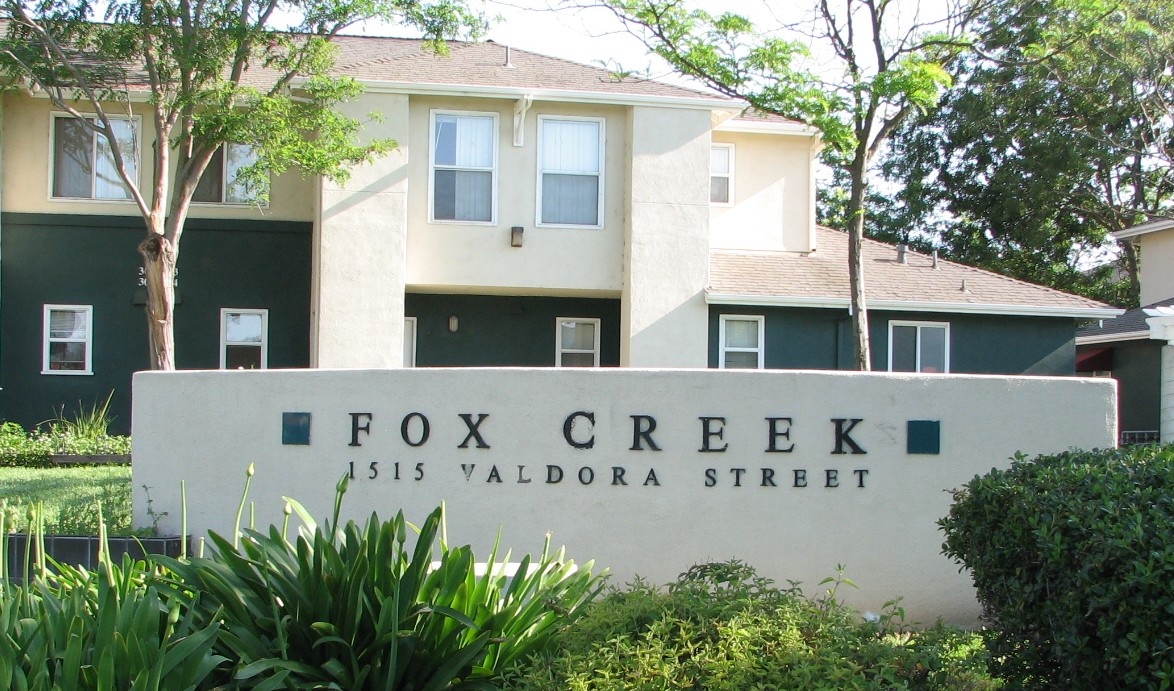 Information about "Fox_Creek_Sign.JPG" on fox creek apartments Davis