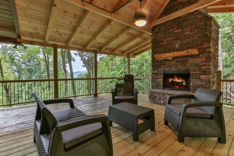 Blue Sky Cabin Rentals Living on Mountain Tyme in Gilmer Blue Sky