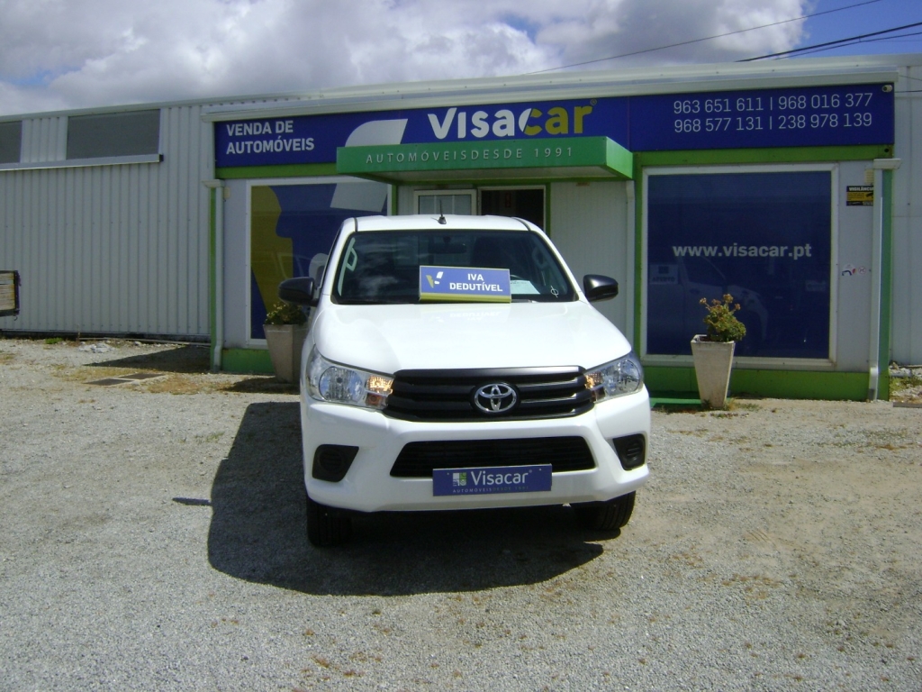 Toyota HiLux 2.4 D4D 2WD Locauto, Car Hire