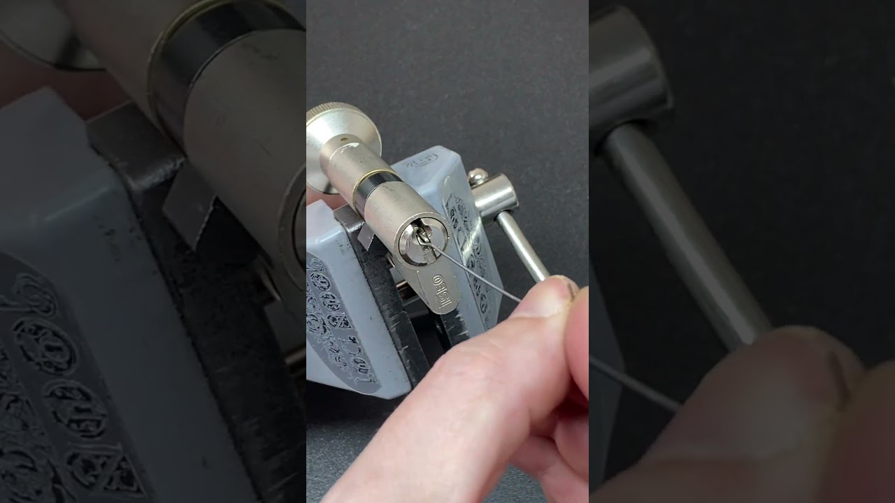 Thumbturn Bypass Lock Defeated by a Tiny Wire BosnianBill's LockLab