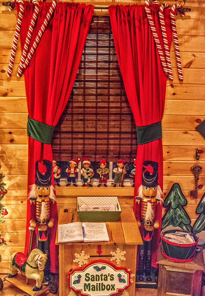 Cottage Lockport Santa