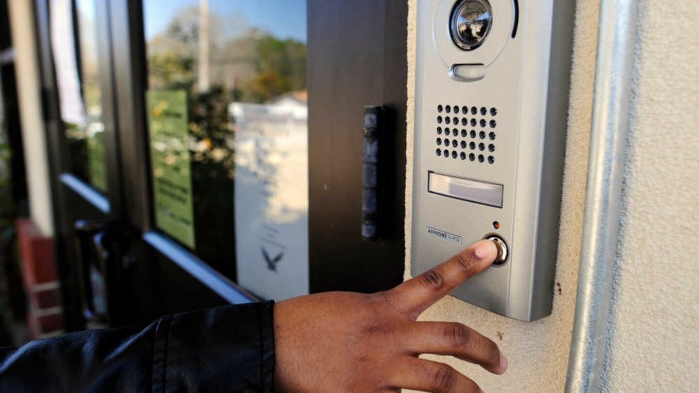 Understanding the Uses of a Commercial Door Buzzer System Fradi