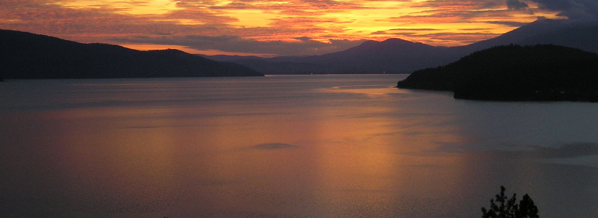 The Lodge at Sandpoint Sandpoint's premier waterfront hotel and lodging