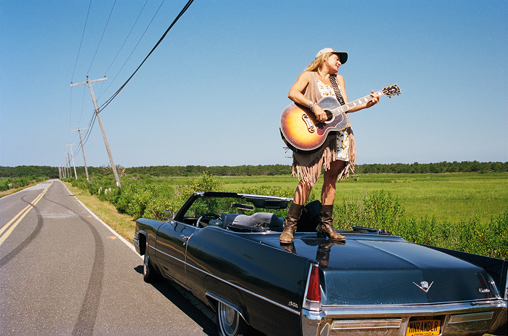 9781576879177: Lovin' My Car: Women in the Driver's Seat