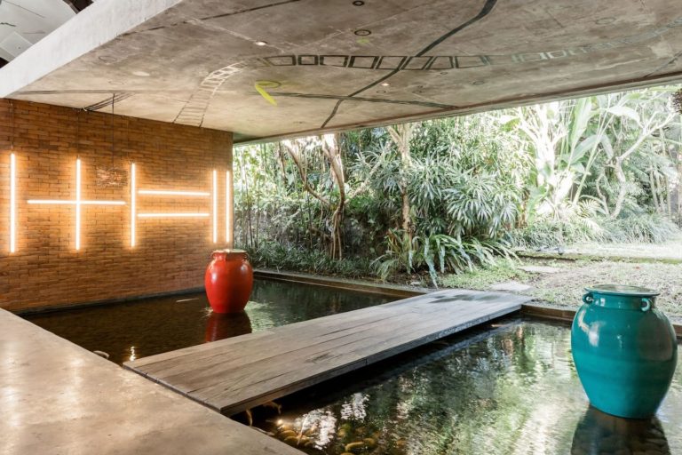 House in Ubud, Bali with a spectacular interior Loftspiration