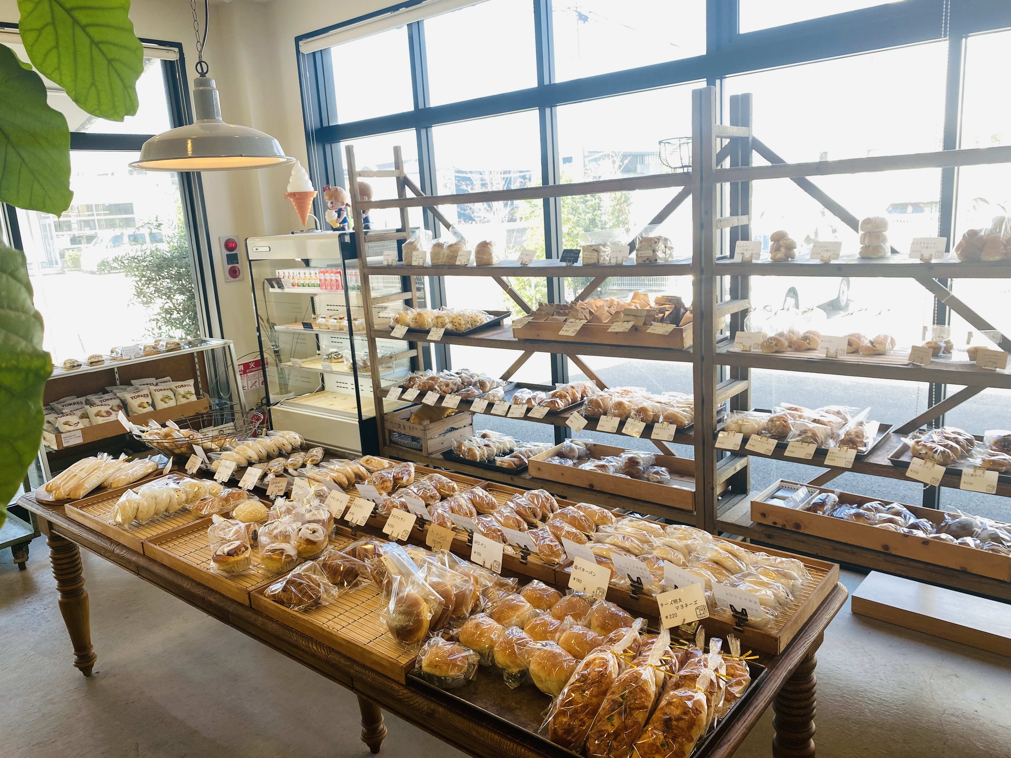 もとまちカフェ&ベーカリー 明野店(高城・牧・下郡/カフェ・スイーツ)＜ネット予約可＞ | ホットペッパーグルメ Motomachi Bakery下郡店】下郡にある人気のベーカリーショップ│Log Oita