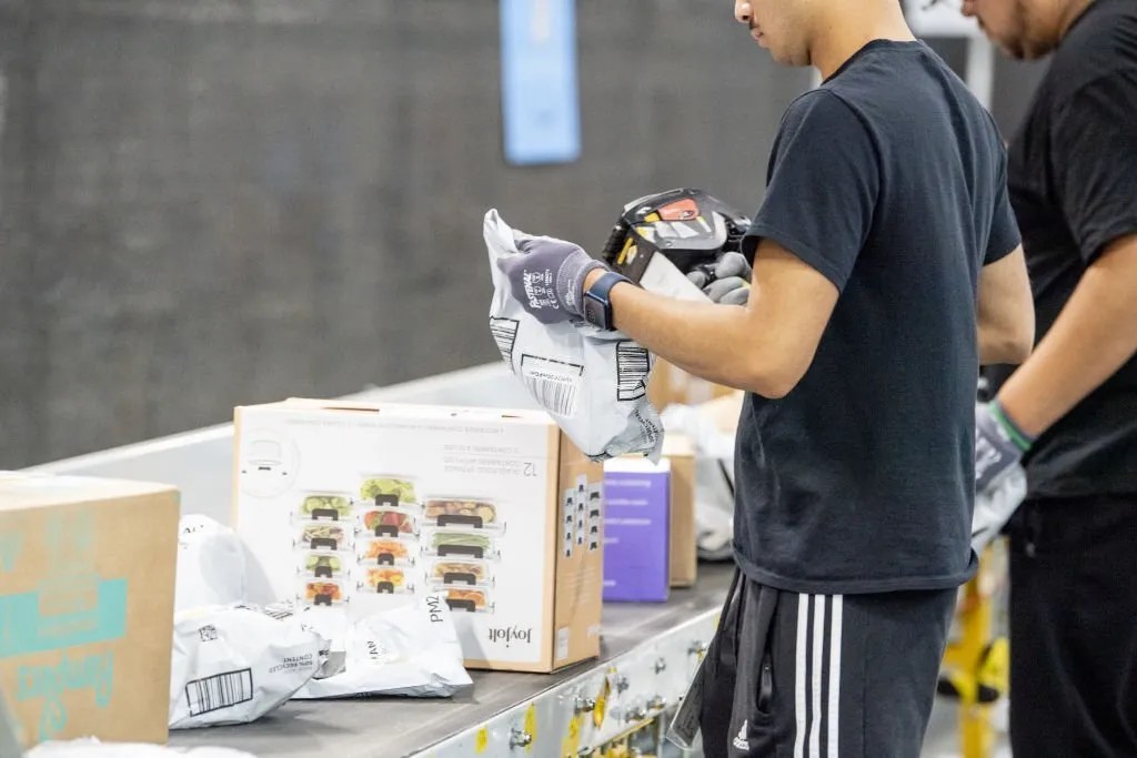 Metro NY Distribution Center Fast And Reliable Shipping To New York