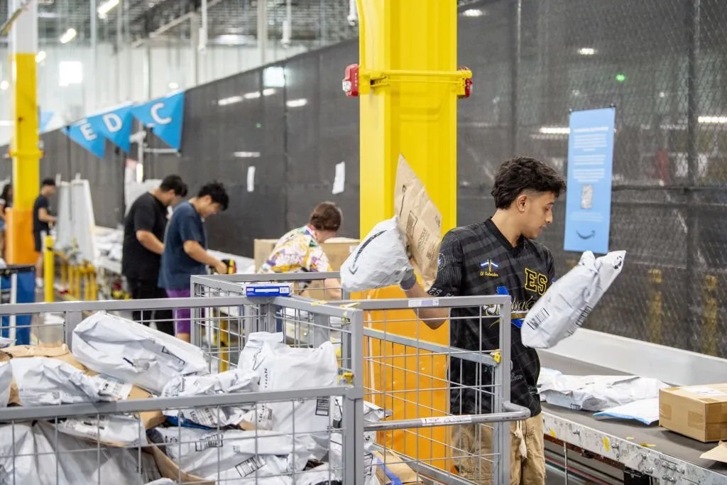 Metro NY Distribution Center Fast And Reliable Shipping To New York