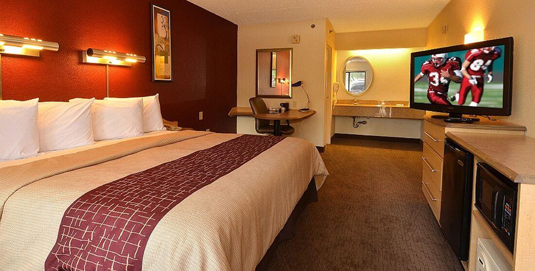 Red Roof Inn New Logo