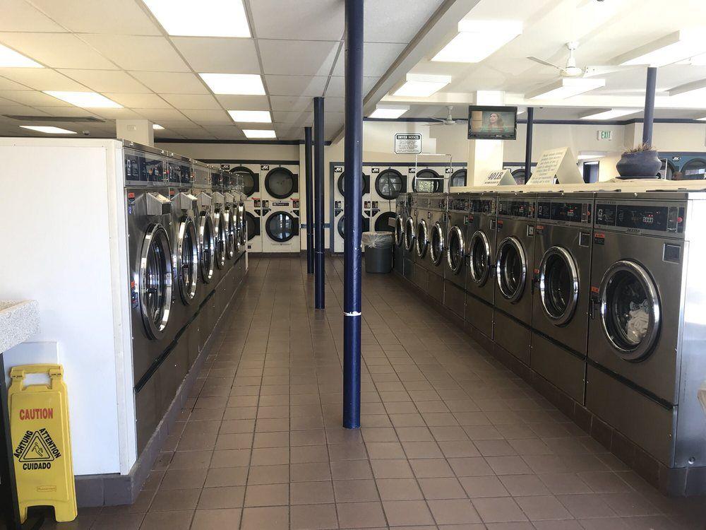 Sudsville Logo LogoDix