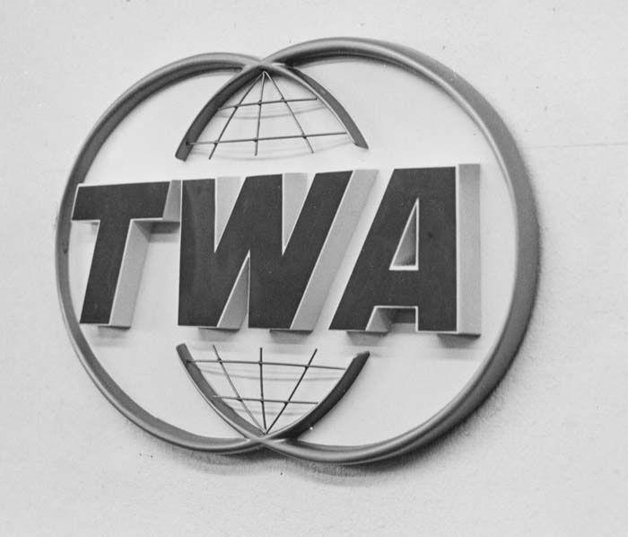 TRANS WORLD AIRLINES TWIN GLOBES LOGO PIN. TWA Collectibles Other
