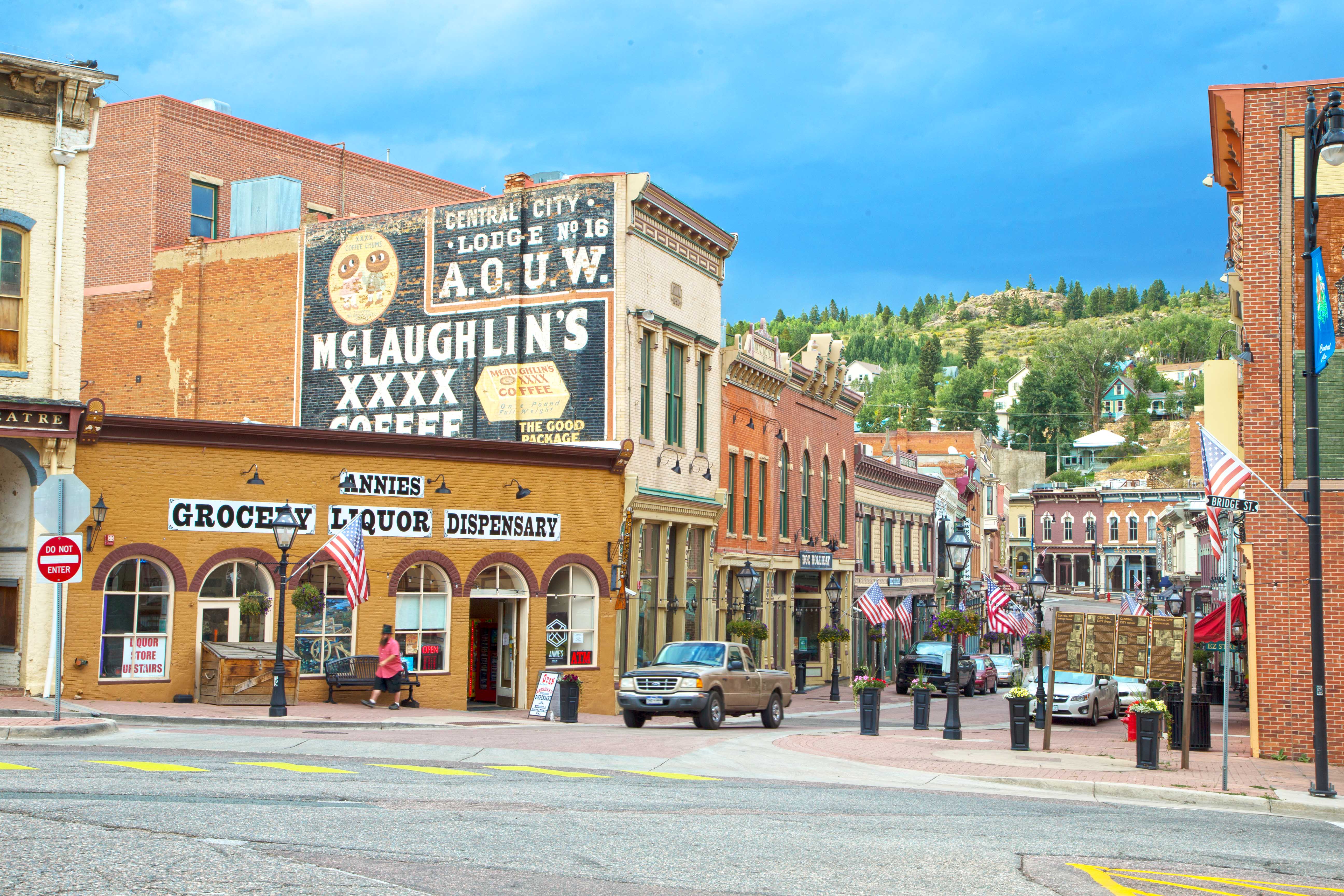 Gold Mountain Village Apartments Logo Design Contest LogoTournament