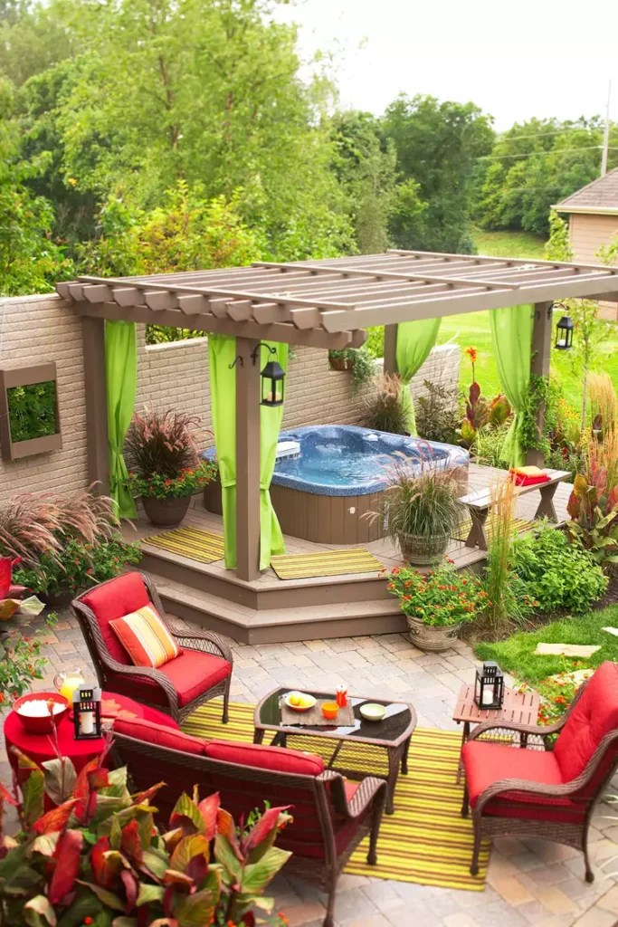25 Colorful Backyard Decor Ideas to Refresh Your Porch or Patio