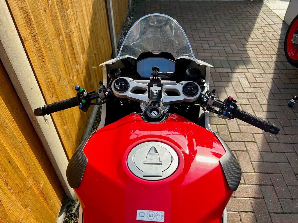 Ducati Panigale V2 Spider Rearsets & Clipons & Jetprime Switchgear