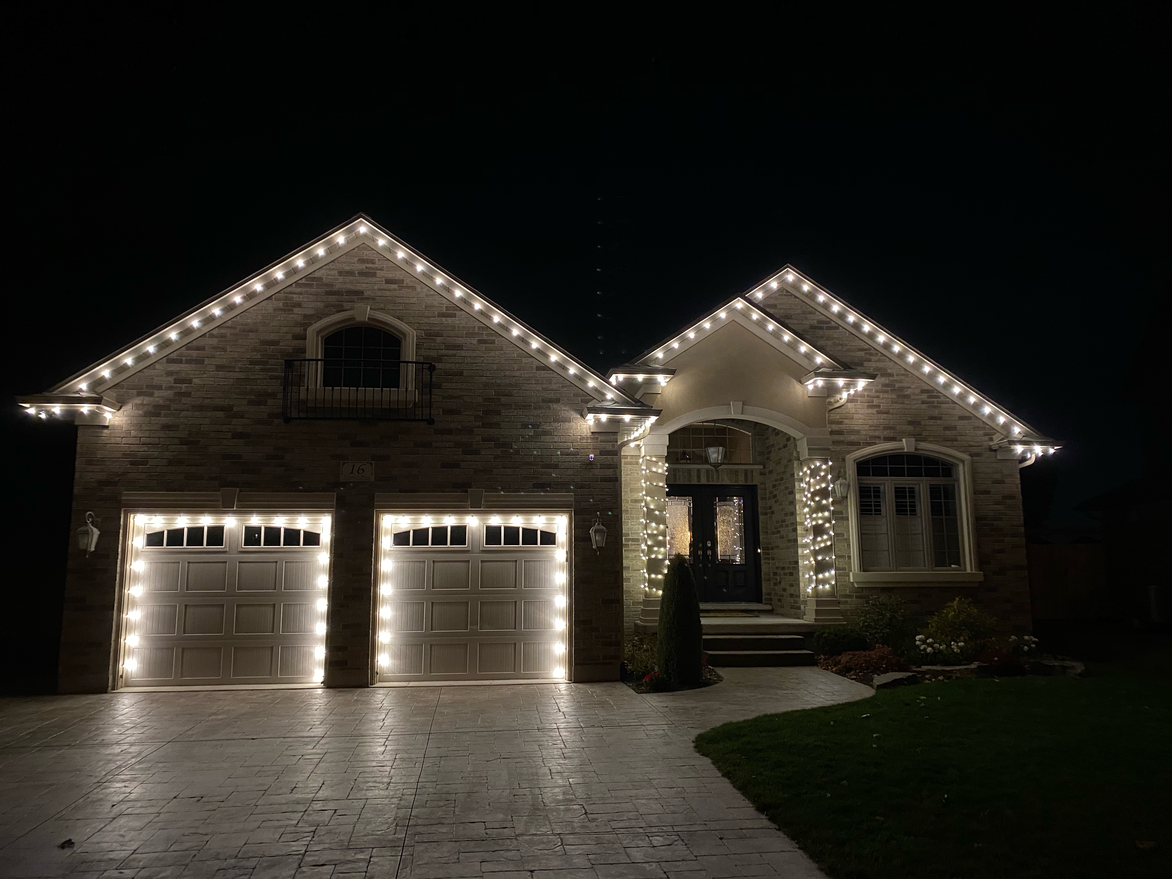 Kitchener Christmas Light Installation Professional & Custom Cut