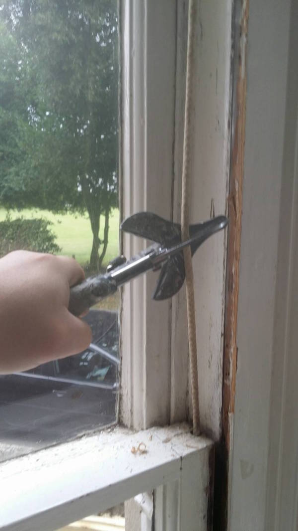 Replace a broken sash cord for less than £10 London Sash Window