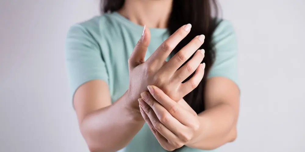 Numbness in Pinky Fingers Exploring Possible Causes