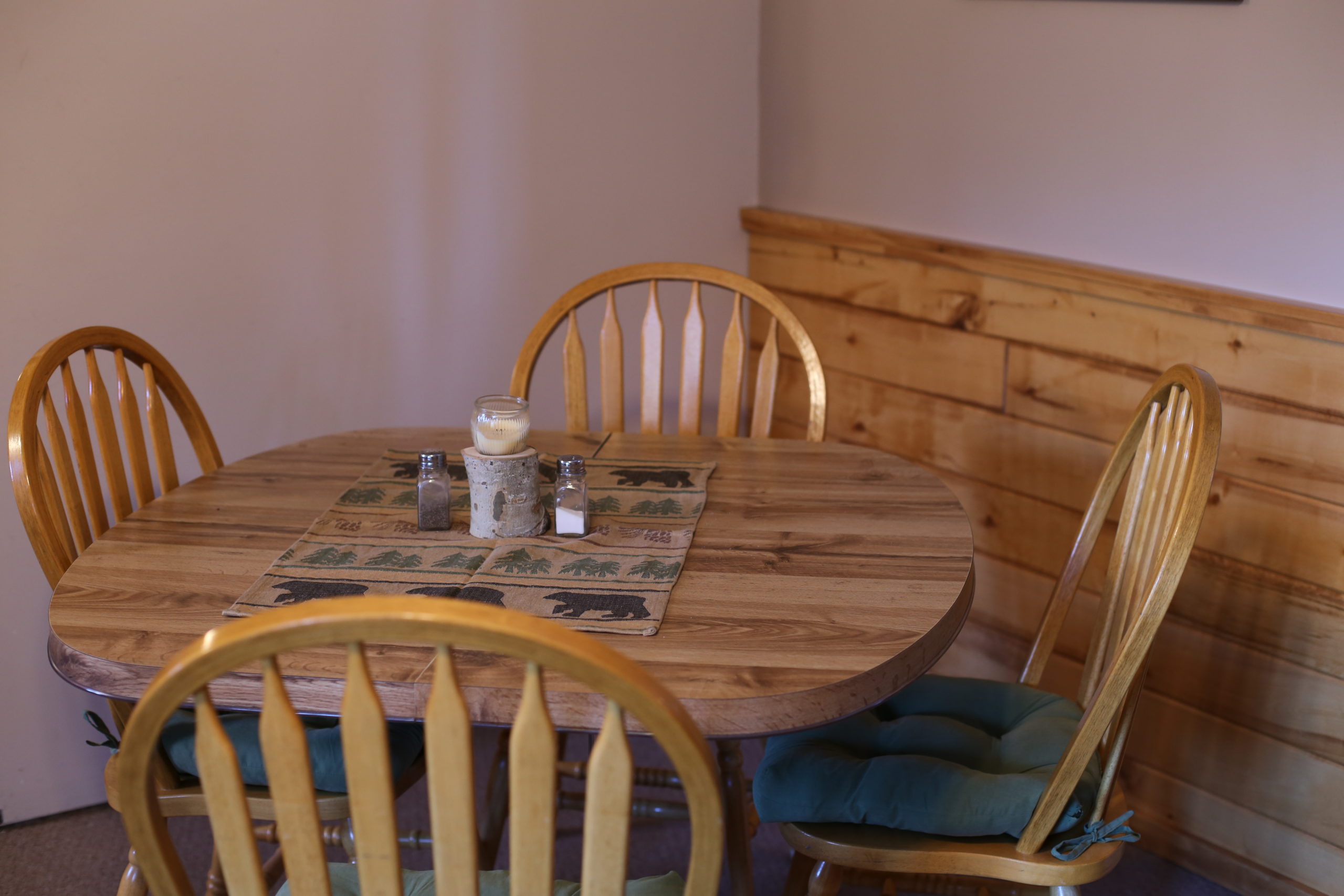 Dining Area Lone Wolf Cabins