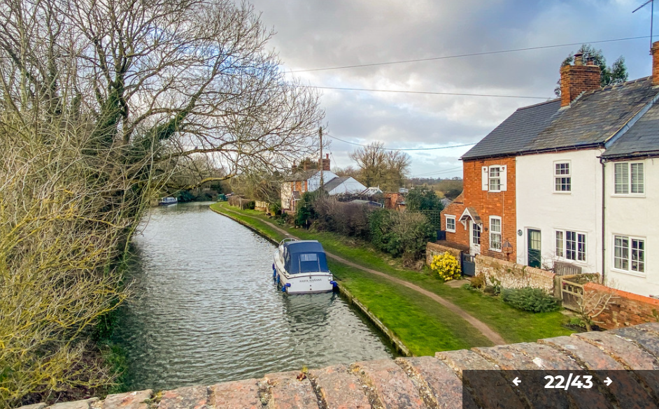 New Bridge cottages Long Buckby Wharf