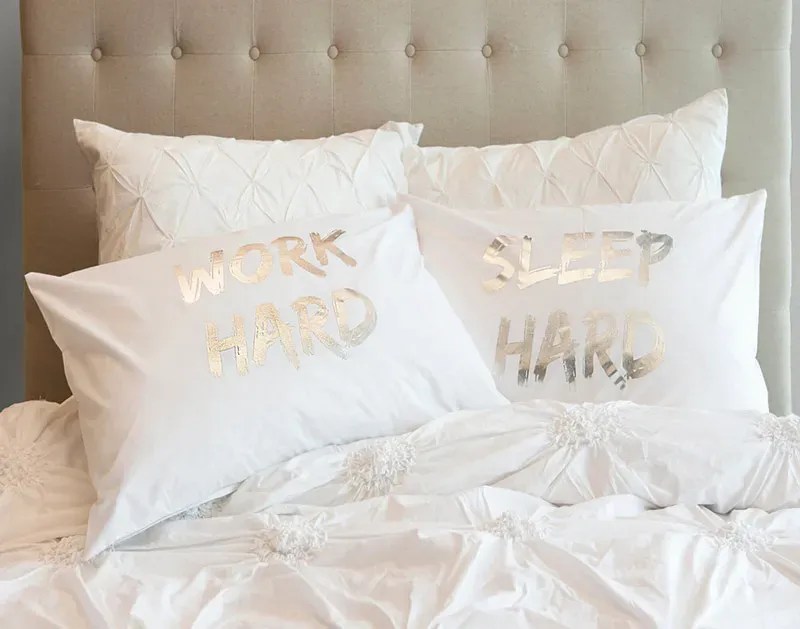 The 5 Best Long Distance Pillows for Romantic LDR Couples