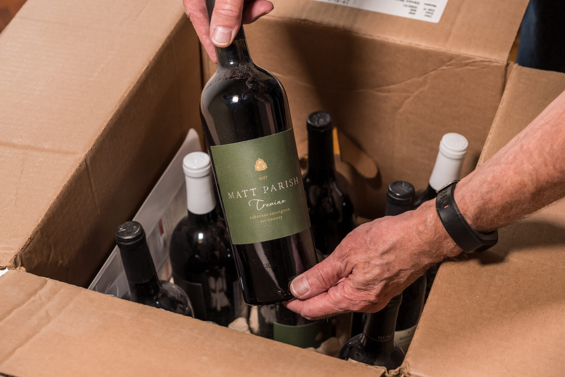 How to Pack Wine Bottles for Moving Long Distance USA Movers