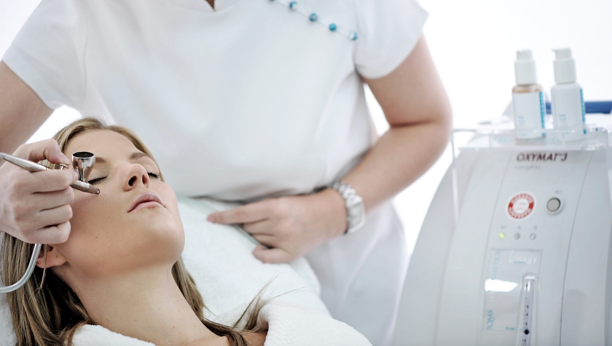 We Test Out The Oxygen Facial Is It Hype Or Hope? Longevity LIVE