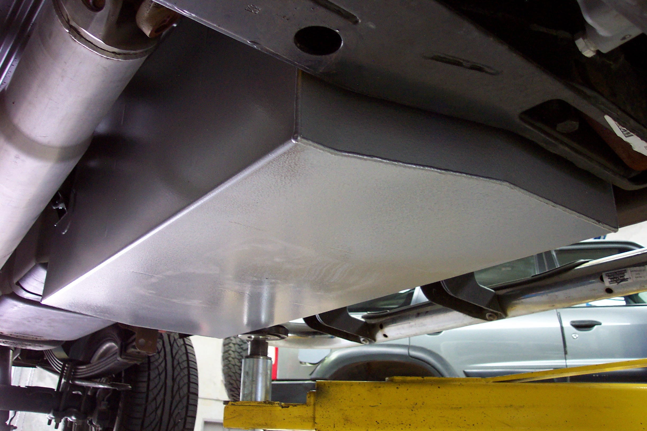 Chevrolet Silverado K2500 80L Auxiliary