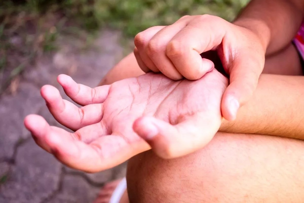 What Does It Mean When Your Right & Left Hand Itches? 30 Ans