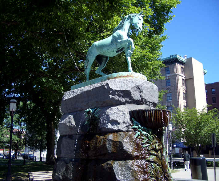 WATERBURY HORSE STATUE PHOTO