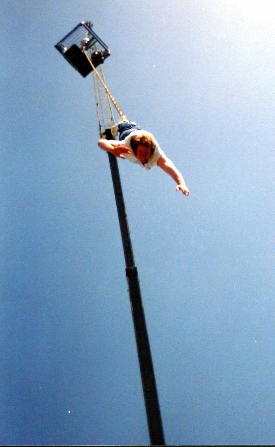 BUNGIE JUMPING PHOTO