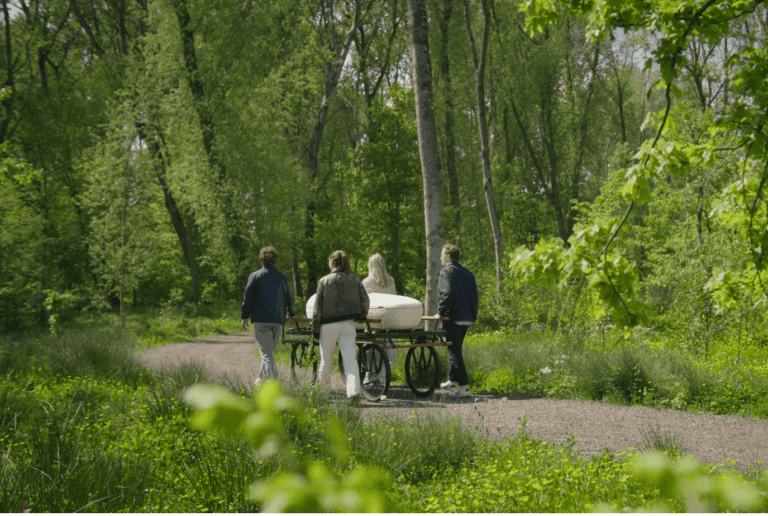 Loop Living Cocoon ’s Werelds eerste Levende doodskist